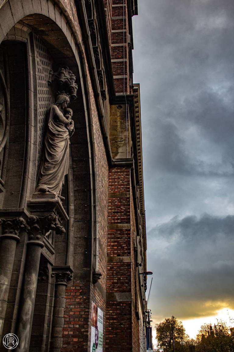 ISO: 800 | Focal Length: 20 mm | Aperture: ƒ/3,5 | Shutter Speed: 1/200