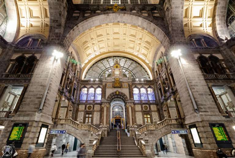 ISO: 1600 | Focal Length: 10 mm | Aperture: ƒ/5,6 | Shutter Speed: 1/4