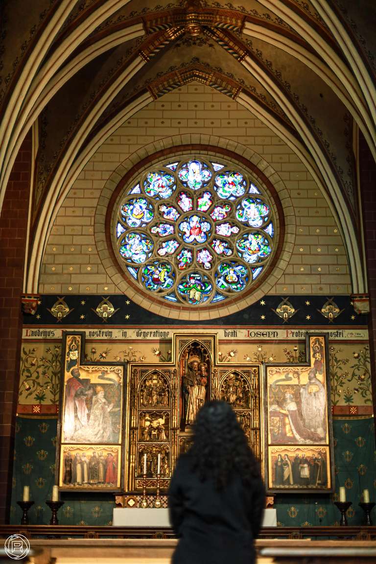 ISO: 800 | Focal Length: 50 mm | Aperture: ƒ/1,4 | Shutter Speed: 1/250