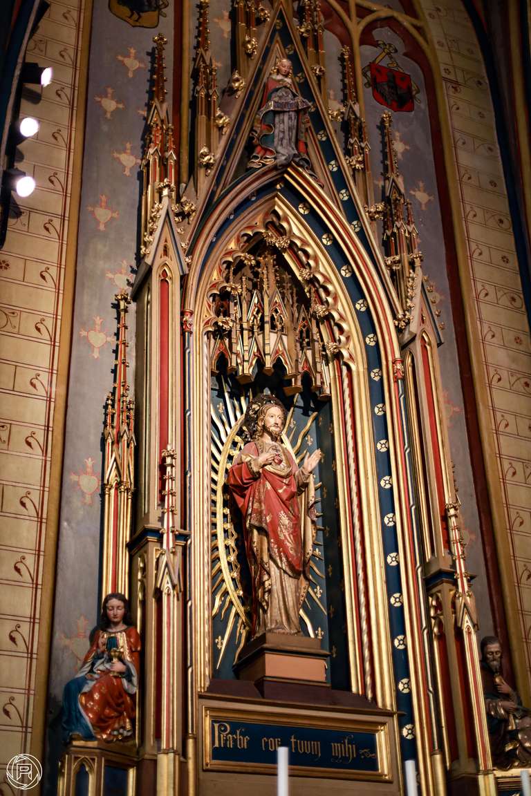 ISO: 2000 | Focal Length: 50 mm | Aperture: ƒ/1,4 | Shutter Speed: 1/250