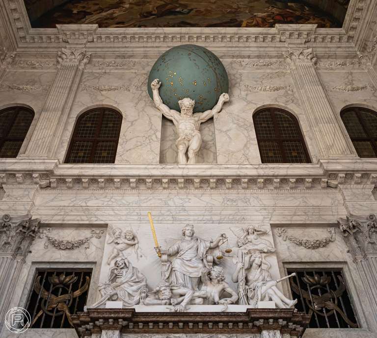 ISO: 2000 | Focal Length: 50 mm | Aperture: ƒ/4,5 | Shutter Speed: 1/80