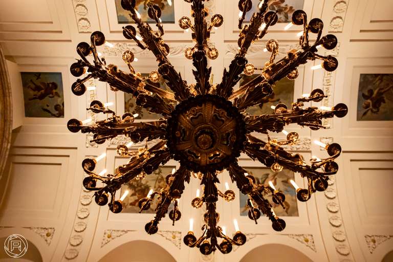 ISO: 8000 | Focal Length: 28 mm | Aperture: ƒ/4,5 | Shutter Speed: 1/80