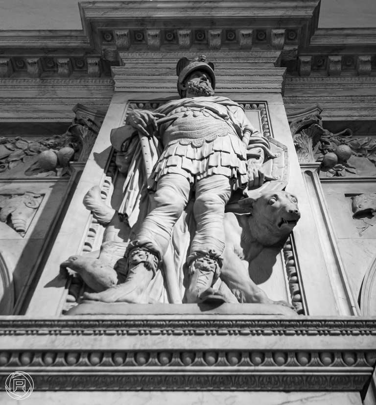 ISO: 5000 | Focal Length: 28 mm | Aperture: ƒ/4,5 | Shutter Speed: 1/60